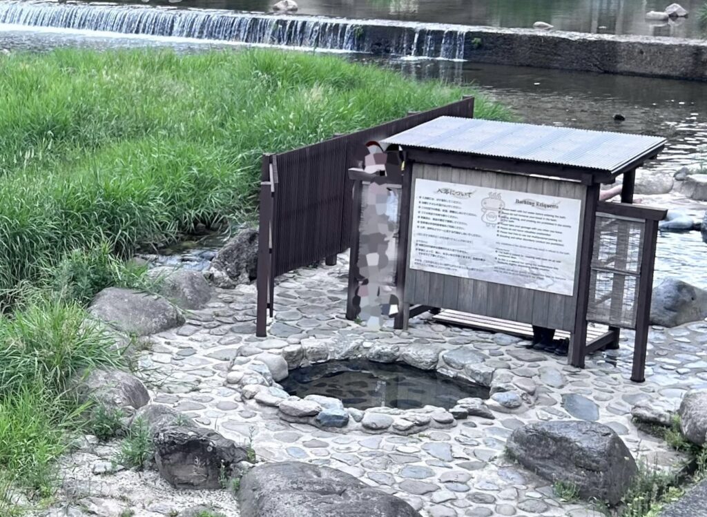 三朝温泉のシンボル河原風呂